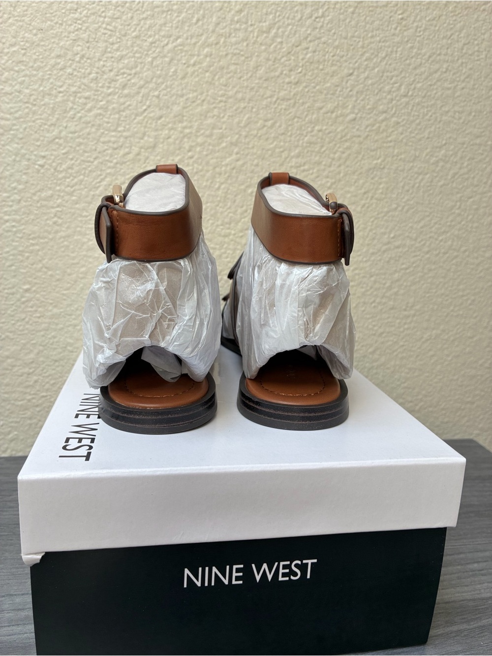 New Nine West Women’s Brown Strappy Ankle Buckle Sandals, size 7 - Picture 3 of 5